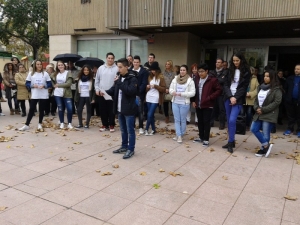 El alumno Pablo Bona recita el rap que ha compuesto para la ocasión