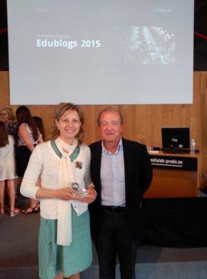 La premiada Isabel Mariñosa y el director Jesús Sánchez Dorronsoro