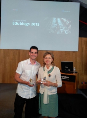 Isabel con el ganador de la Peonza de Oro