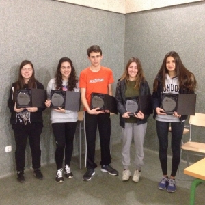 De izuierda a derecha: Violeta (la 27ª), Andrea (la 7ª), Alejandro (el 11º), Laura (la 28ª) y Marina (la 3ª) ¡Muy bien! ¡Excelente!