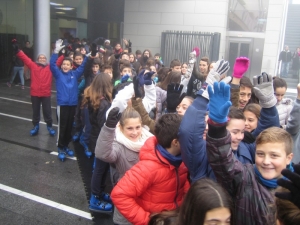 Seguimos haciendo cola en la pista de patinaje de Puerto Venecia