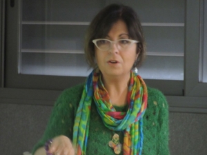La escritora Ana Alcolea da una charla para 4º de ESO sobre su libro Donde aprenden a volar las gaviotas