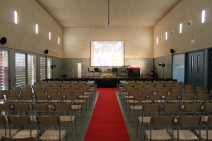 La Sala Polivalente engalanada y preparada para el acto de la Graduación