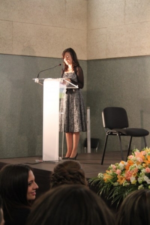 La profesora Dª. Yolanda Gómez, secretaria del Instituto, oficia como presentadora